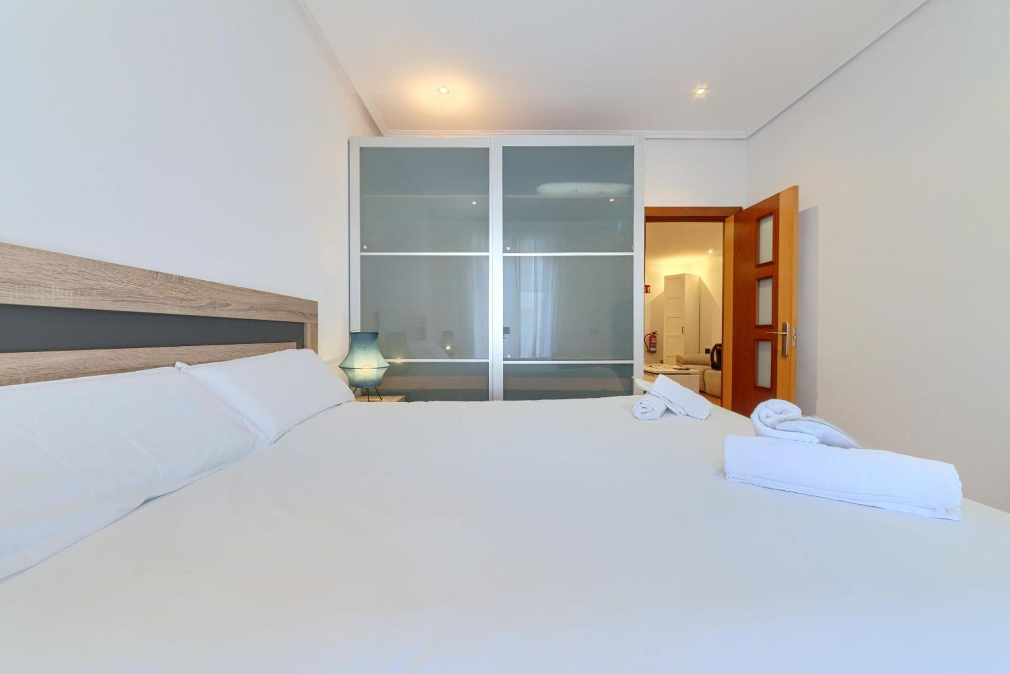 Ayuntamiento Cerca Del Casco Viejo & Parking Apartment บิลเบา ภายนอก รูปภาพ