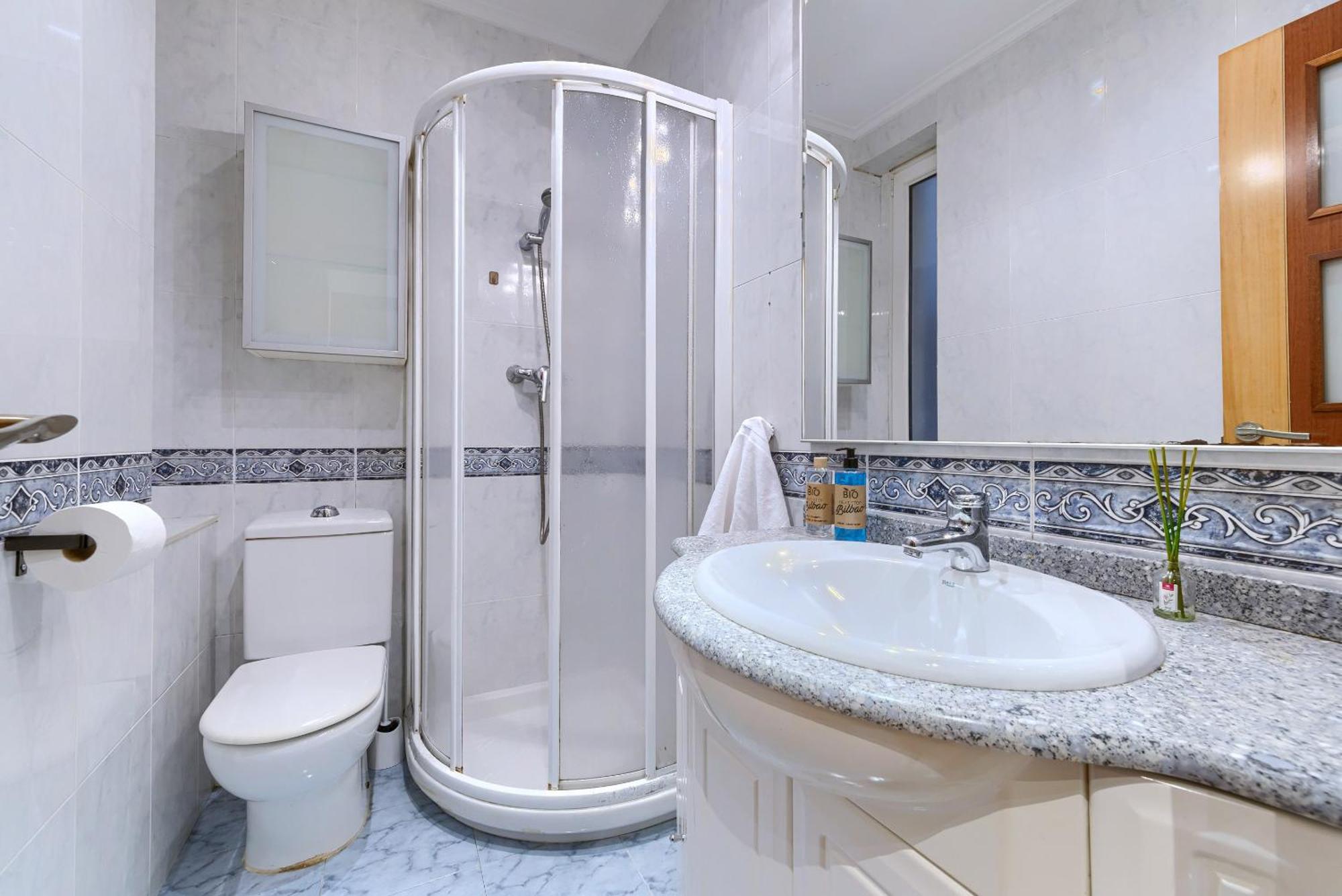 Ayuntamiento Cerca Del Casco Viejo & Parking Apartment บิลเบา ภายนอก รูปภาพ